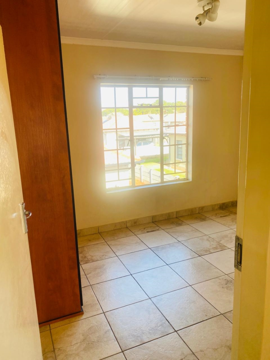 To Let 2 Bedroom Property for Rent in Waterval East North West